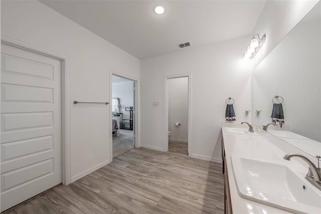 1446 White Water Way Property Photo 25