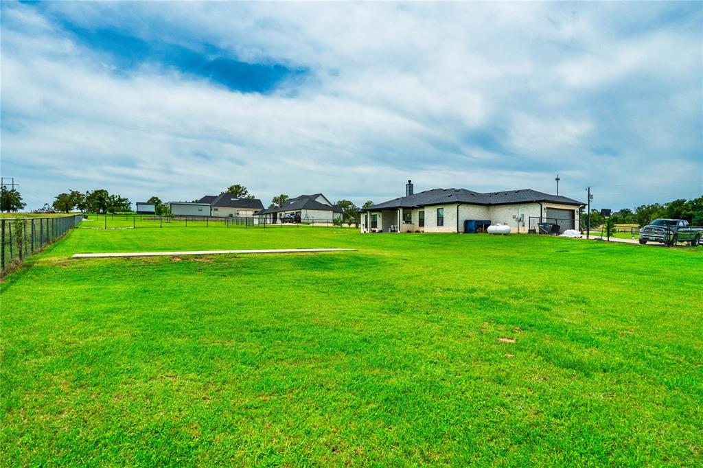 1024 Henry Way Property Photo 3