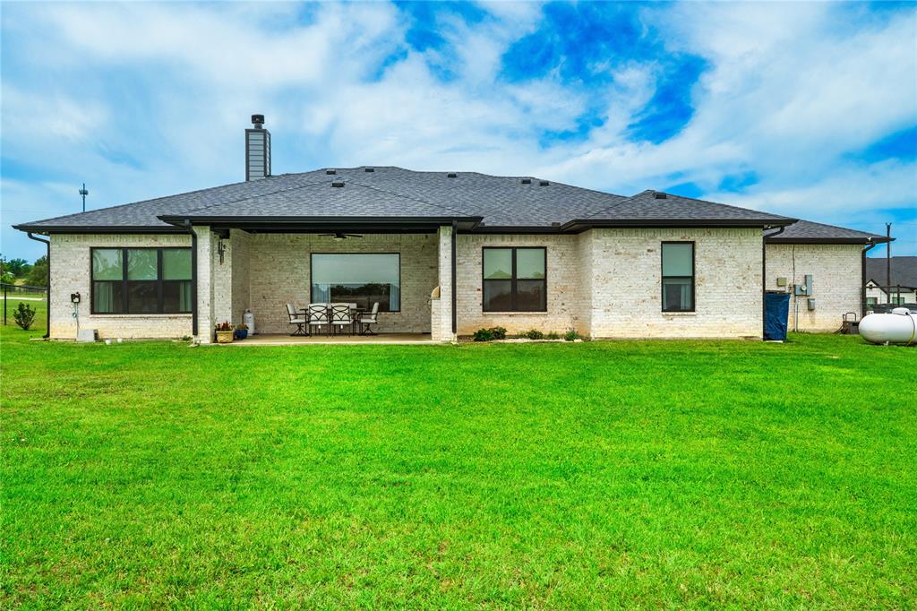 1024 Henry Way Property Photo 4
