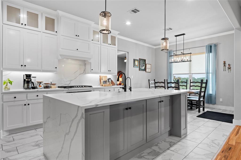 1024 Henry Way Property Photo 10
