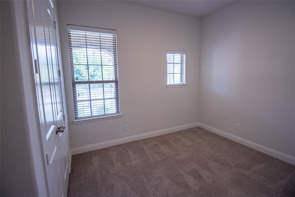 720 Field Crossing Property Photo 4