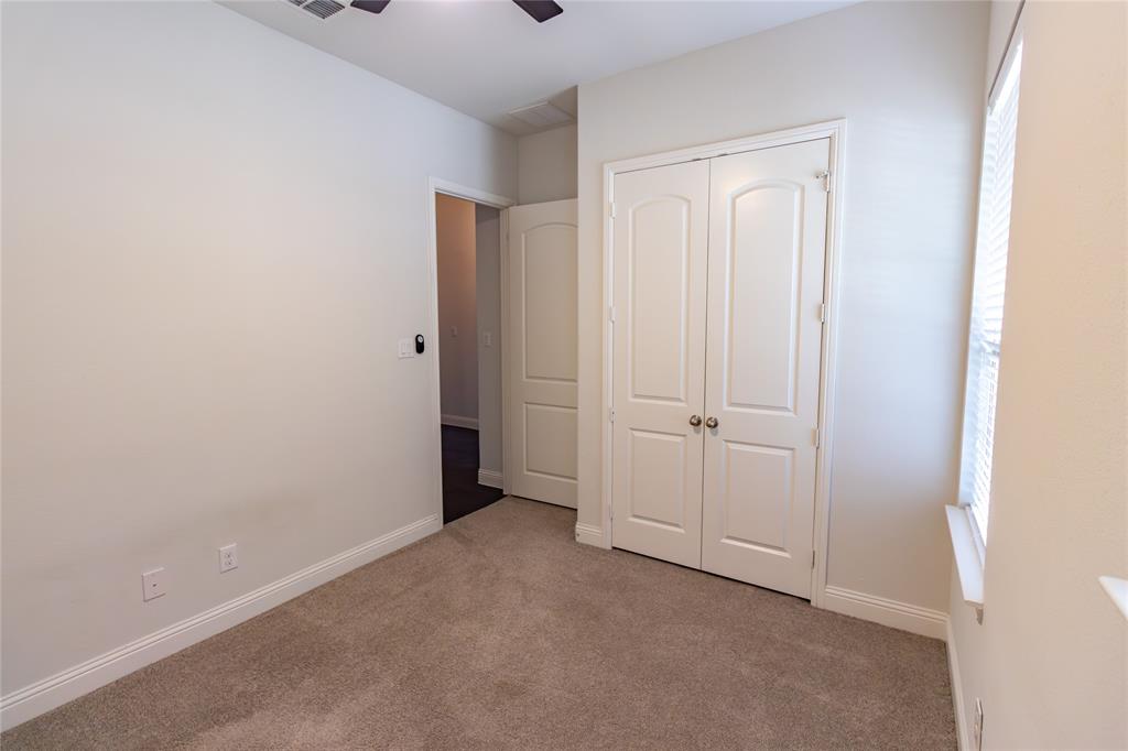 720 Field Crossing Property Photo 5
