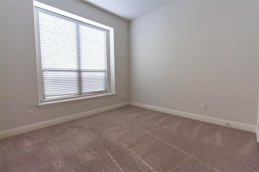 720 Field Crossing Property Photo 7