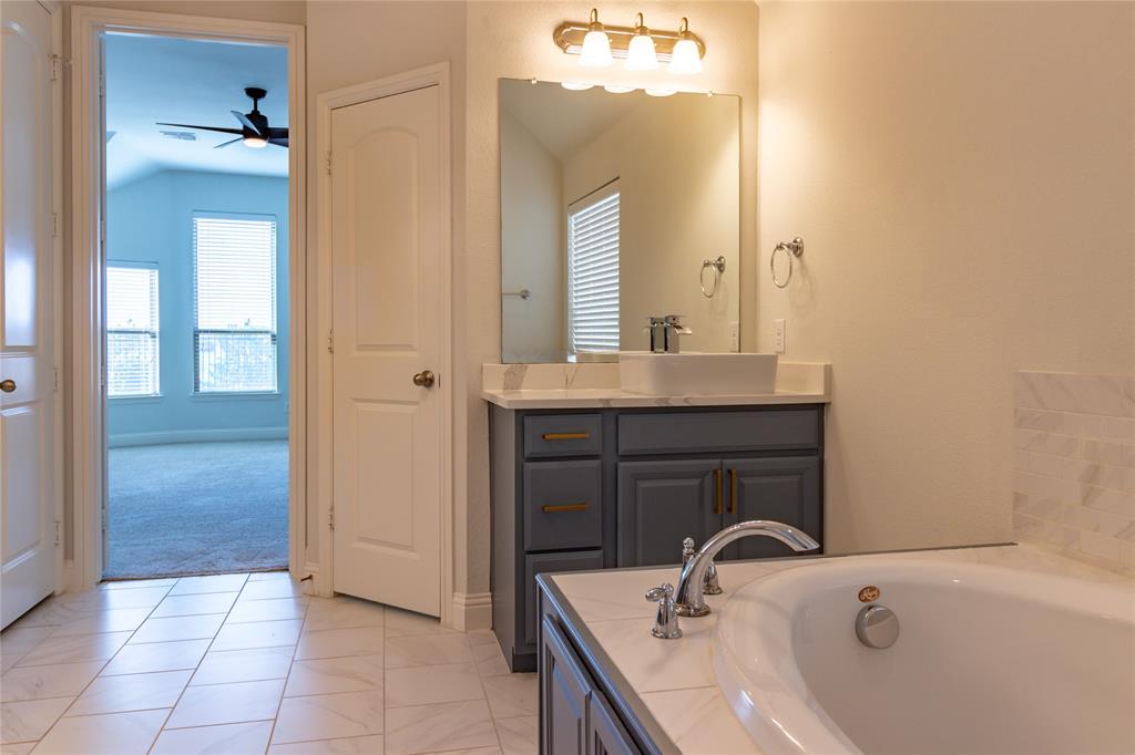 720 Field Crossing Property Photo 22