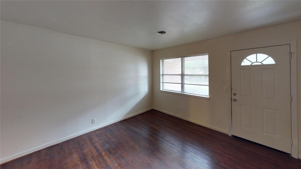 1705 Crescent Street Property Photo 3