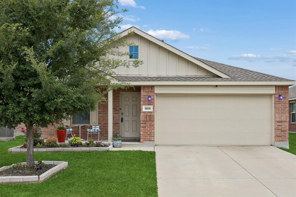 1806 River Crossing Drive Property Photo 1
