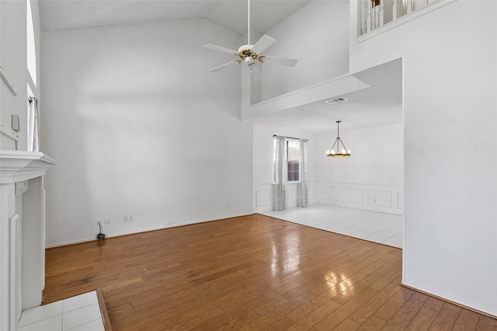 2212 Meadowstone Drive Property Photo 4