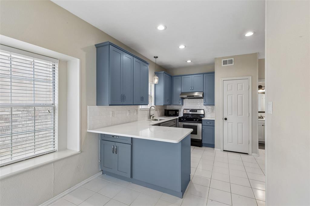 2212 Meadowstone Drive Property Photo 9