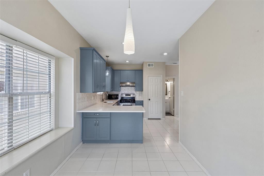 2212 Meadowstone Drive Property Photo 10