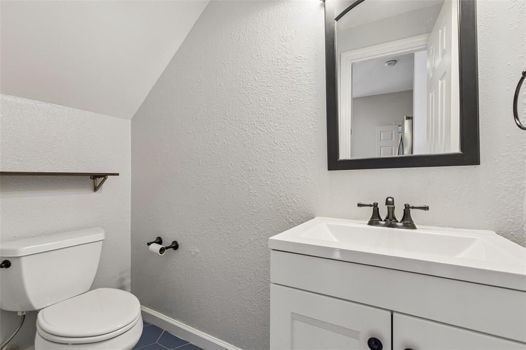 2212 Meadowstone Drive Property Photo 12