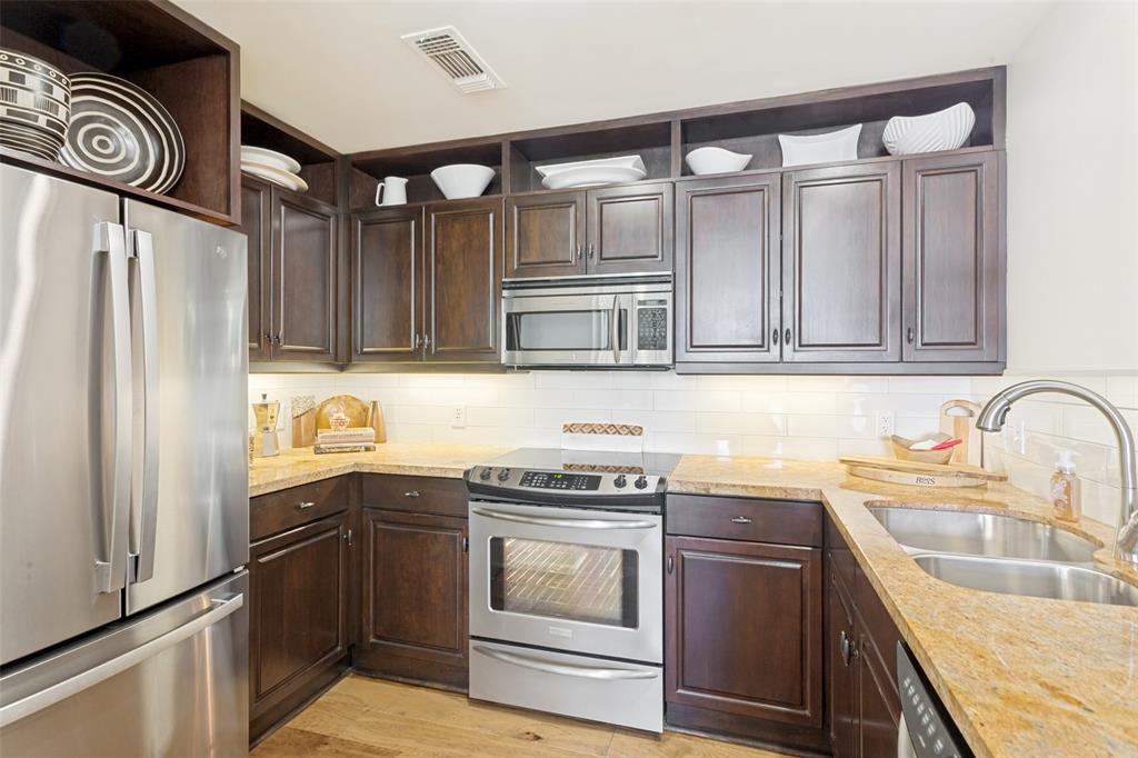 411 W 7th Street 305 Property Photo 5