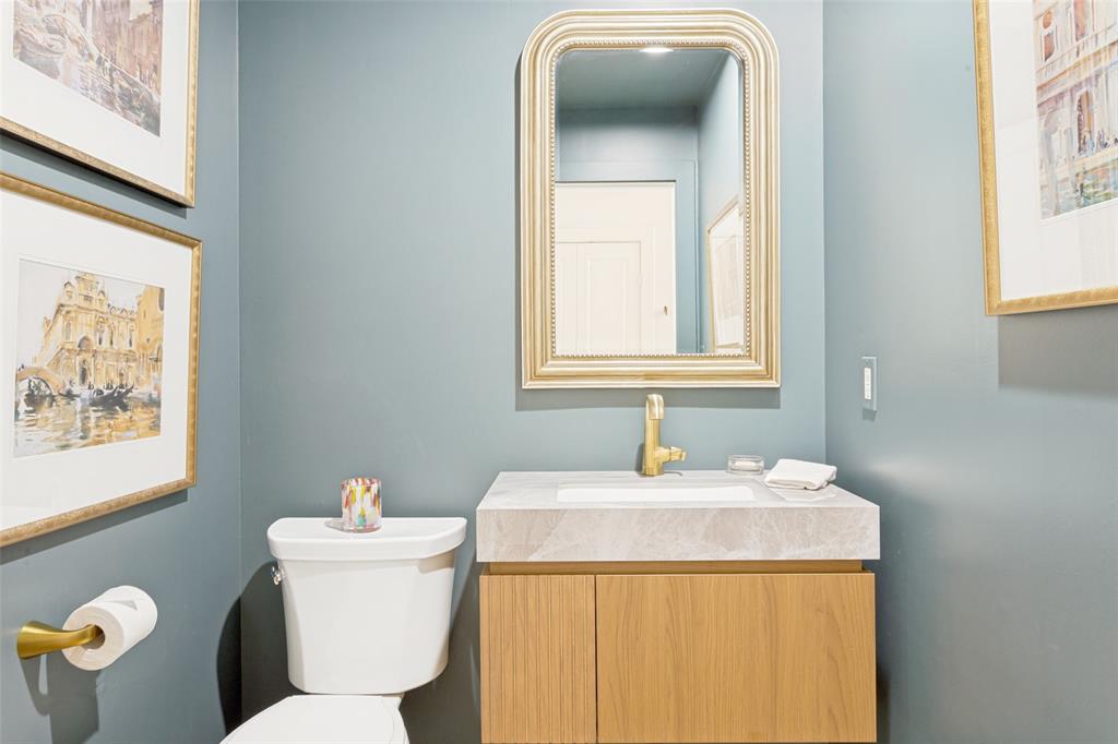 411 W 7th Street 305 Property Photo 9