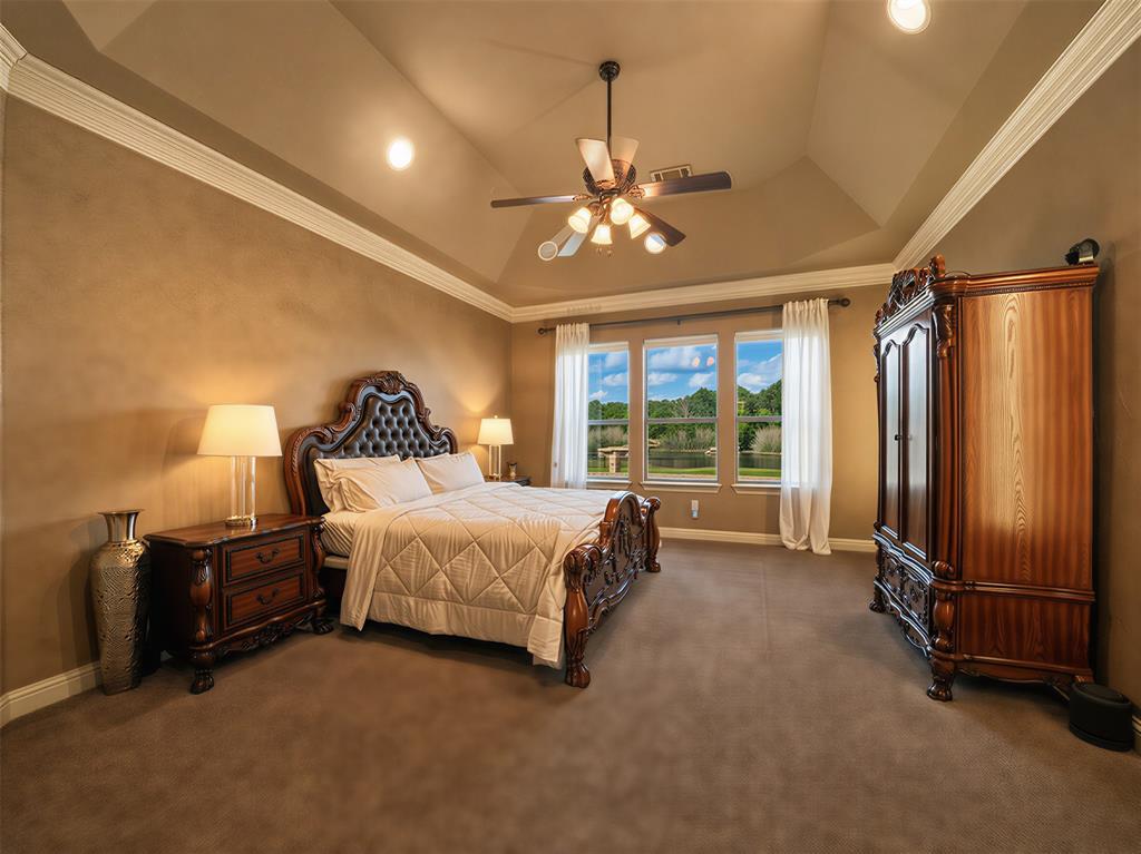 132 The Lakes Drive Property Photo 18