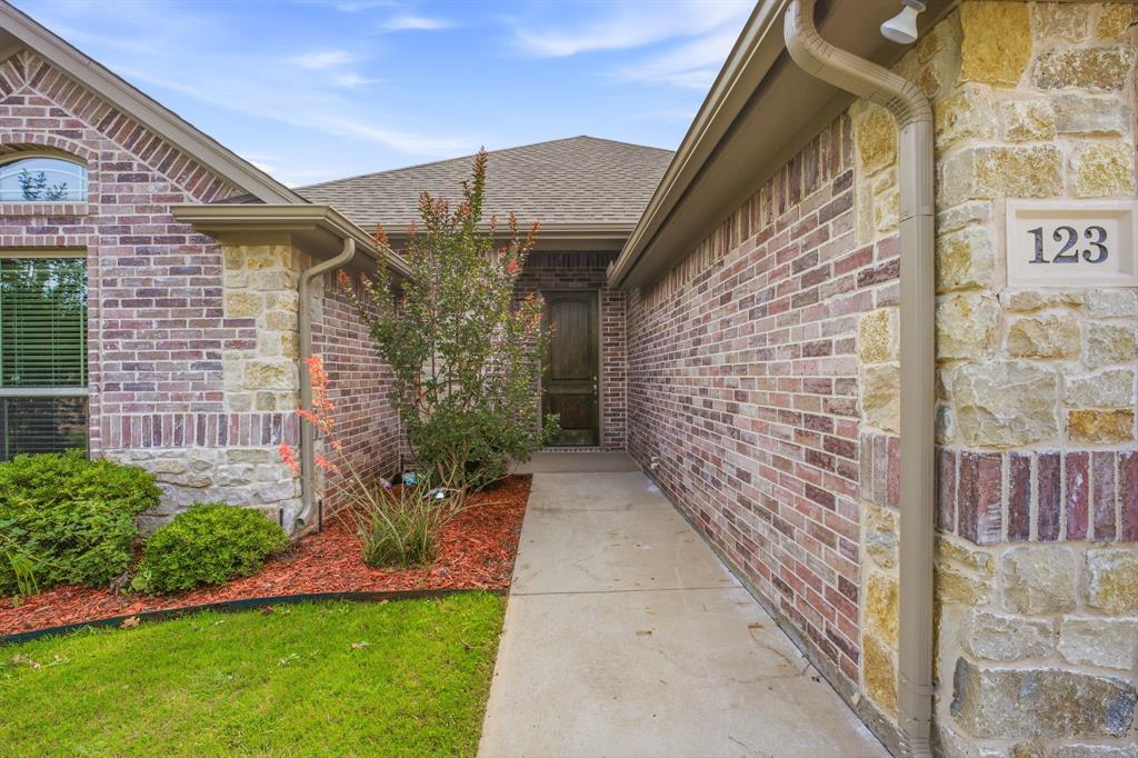 123 Donna Circle Property Photo 4