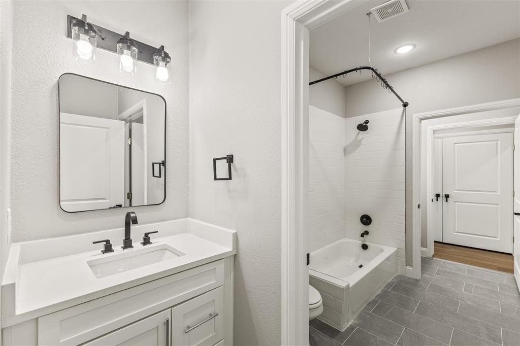 825 Premier Parkway Property Photo 14