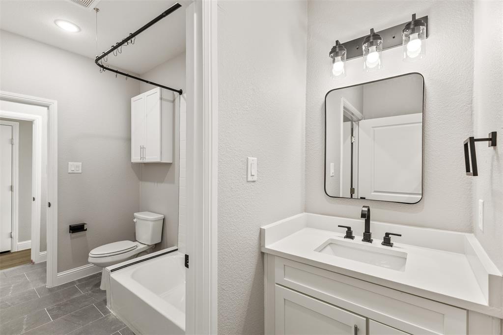 825 Premier Parkway Property Photo 15