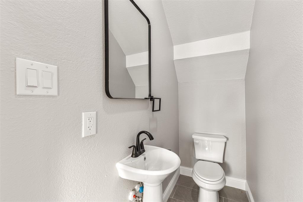 825 Premier Parkway Property Photo 18