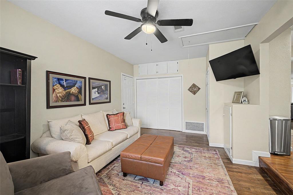 3644 W Seminary Drive Property Photo 16