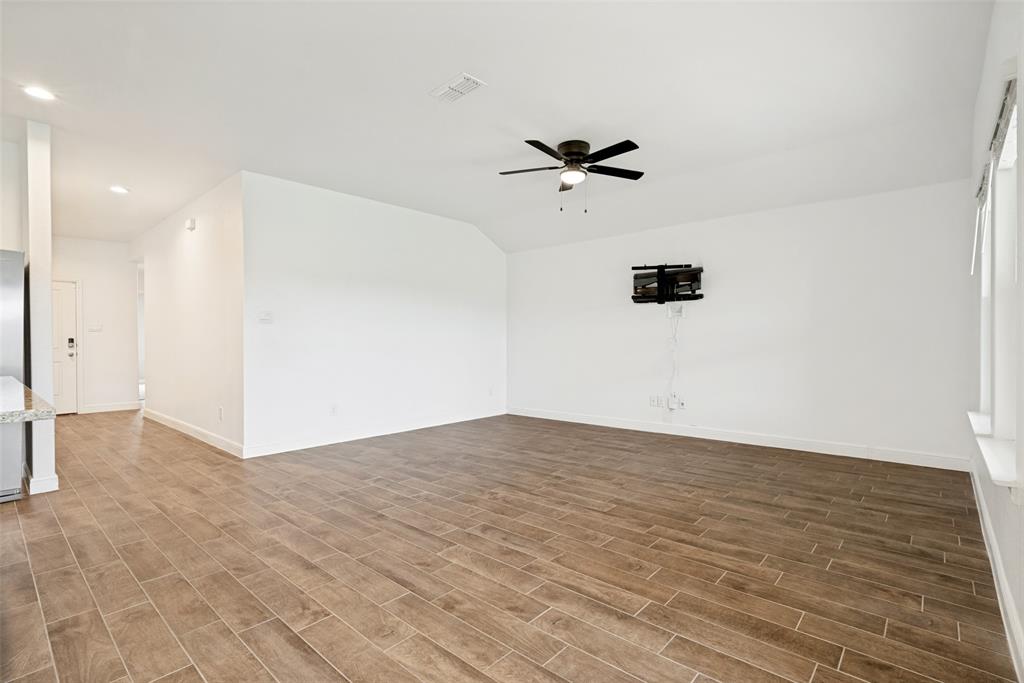 608 Breckenridge Park Drive Property Photo 4