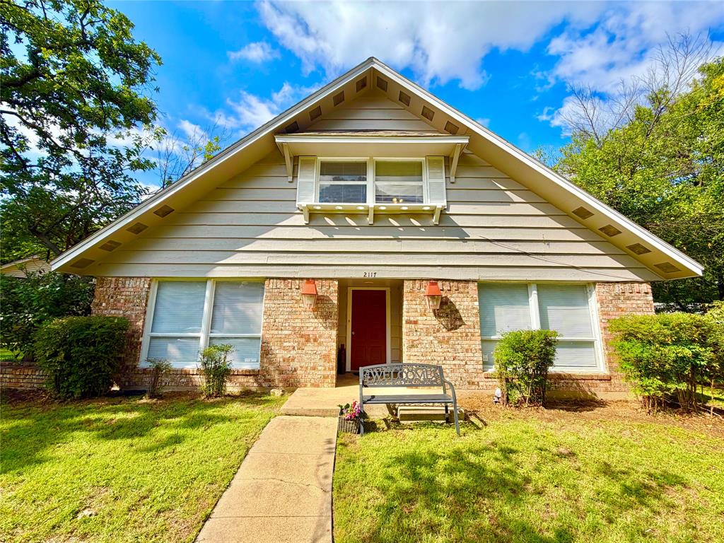 2117 Foxcroft Circle Property Photo 1