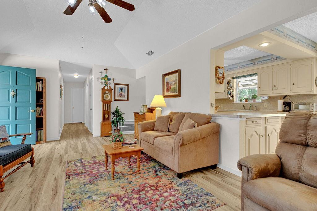 324 Texas Drive Property Photo 6