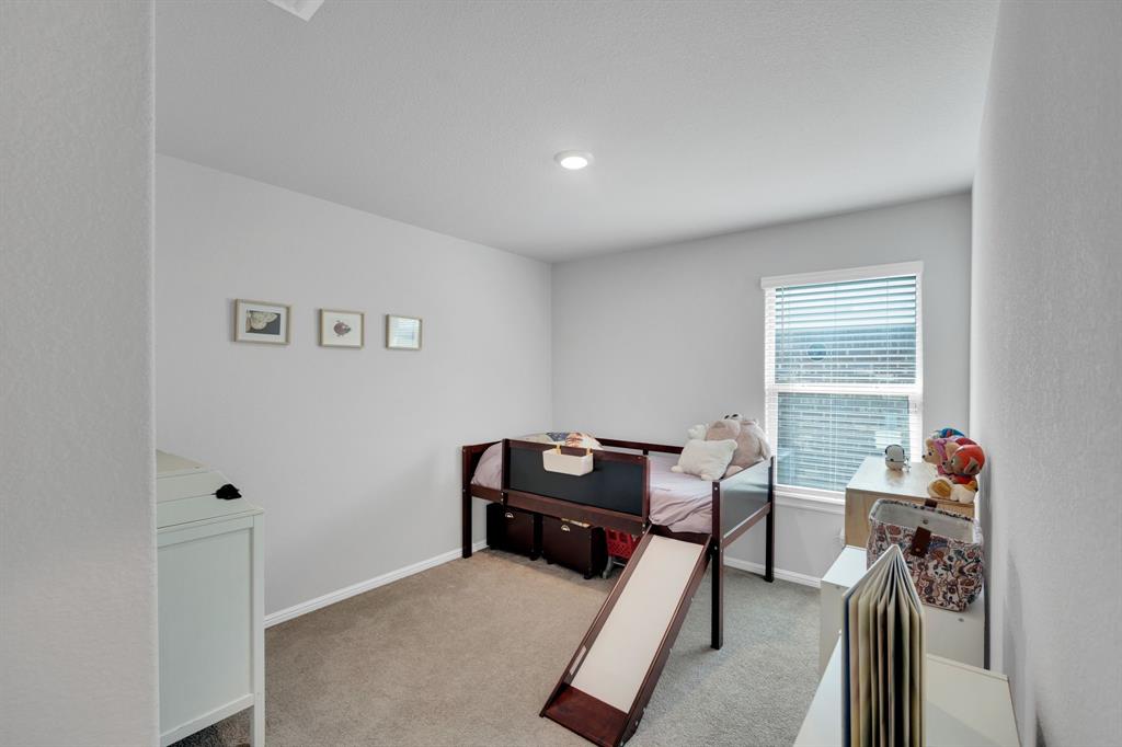 16620 Portage Street Property Photo 14