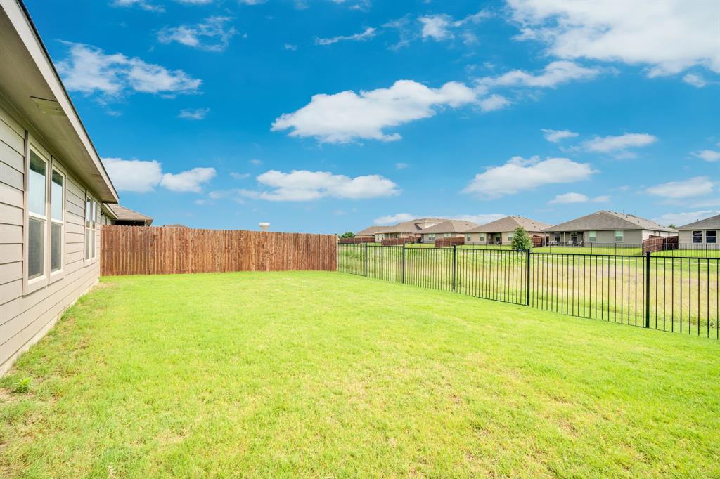 16620 Portage Street Property Photo 22