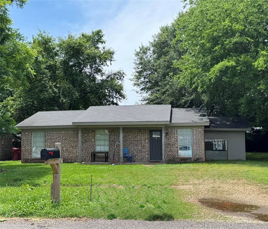 4515 Se Loop 286 Property Photo 6