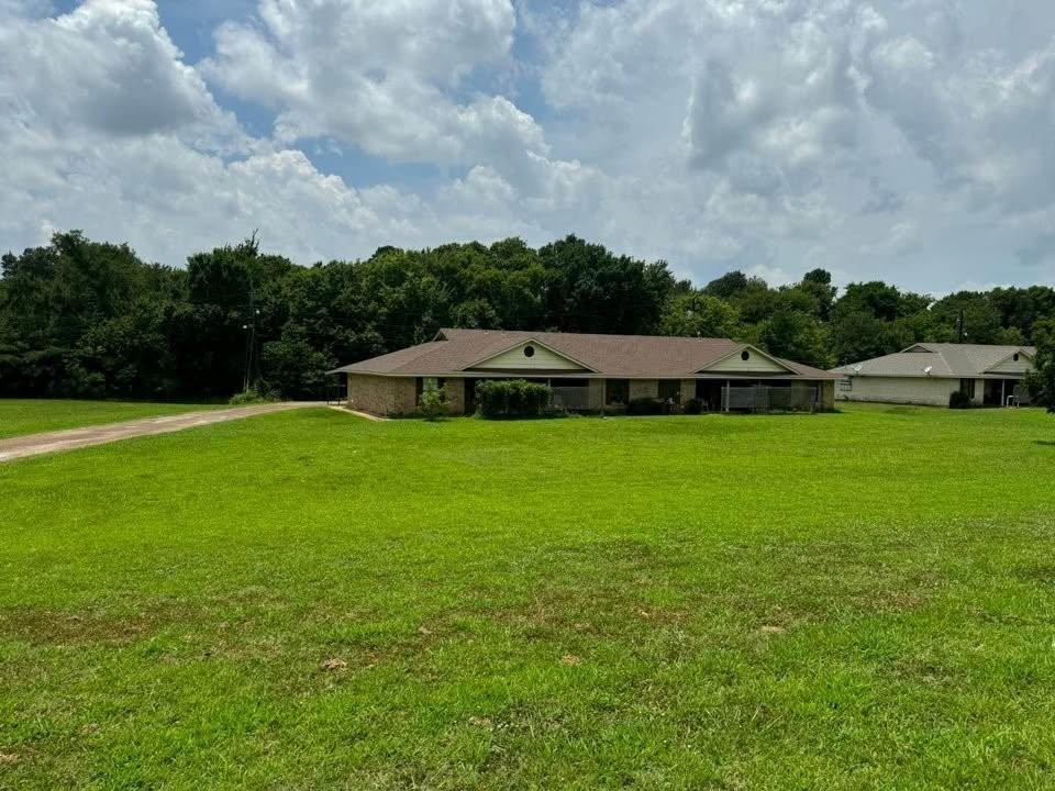 4515 Se Loop 286 Property Photo 31