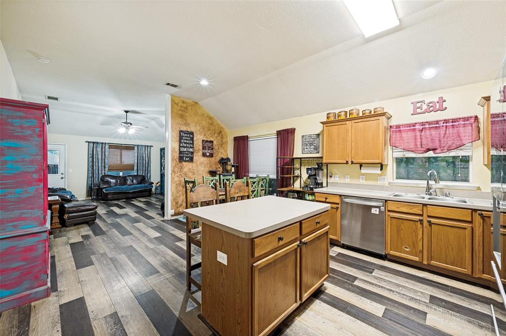 8701 Wagon Trail Property Photo 8