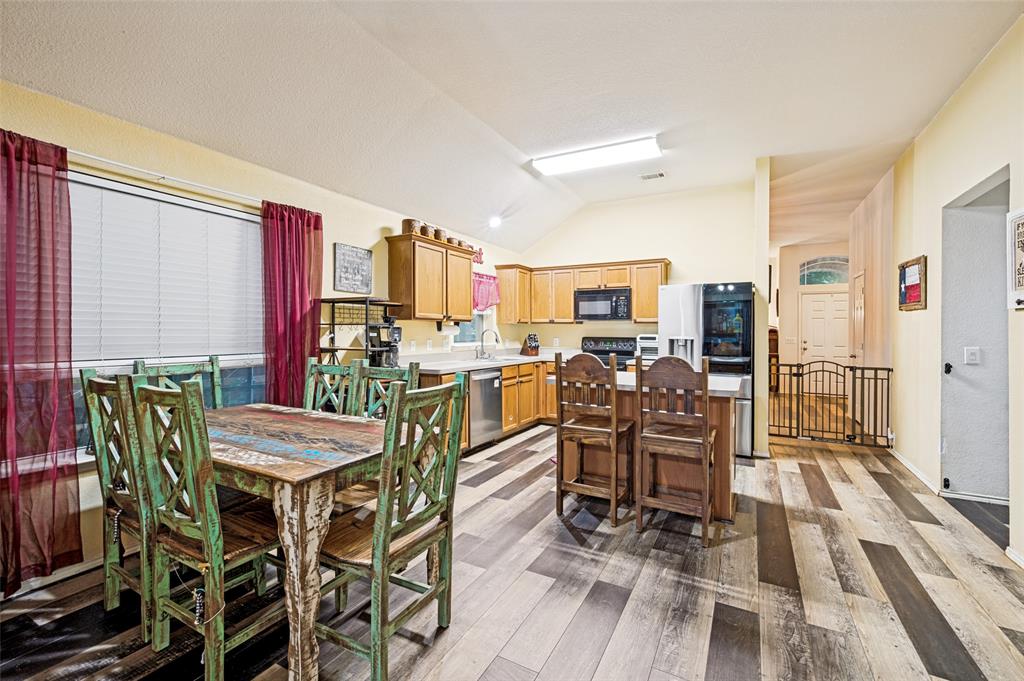8701 Wagon Trail Property Photo 10