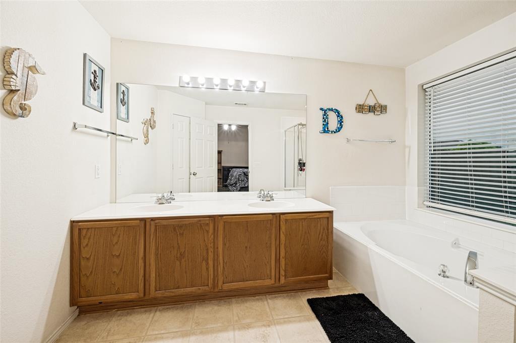 8701 Wagon Trail Property Photo 16