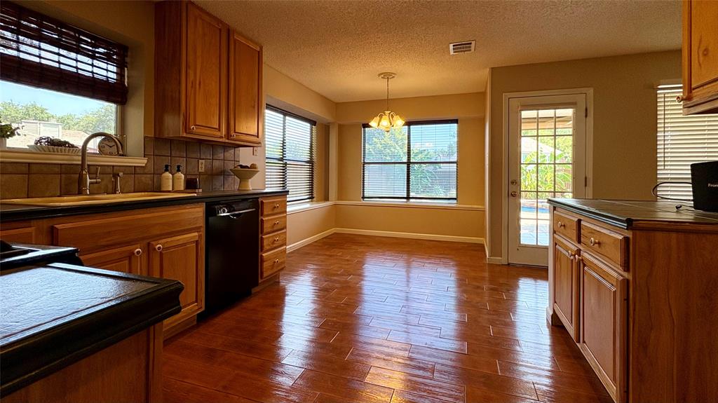 805 Fall Drive Property Photo 7