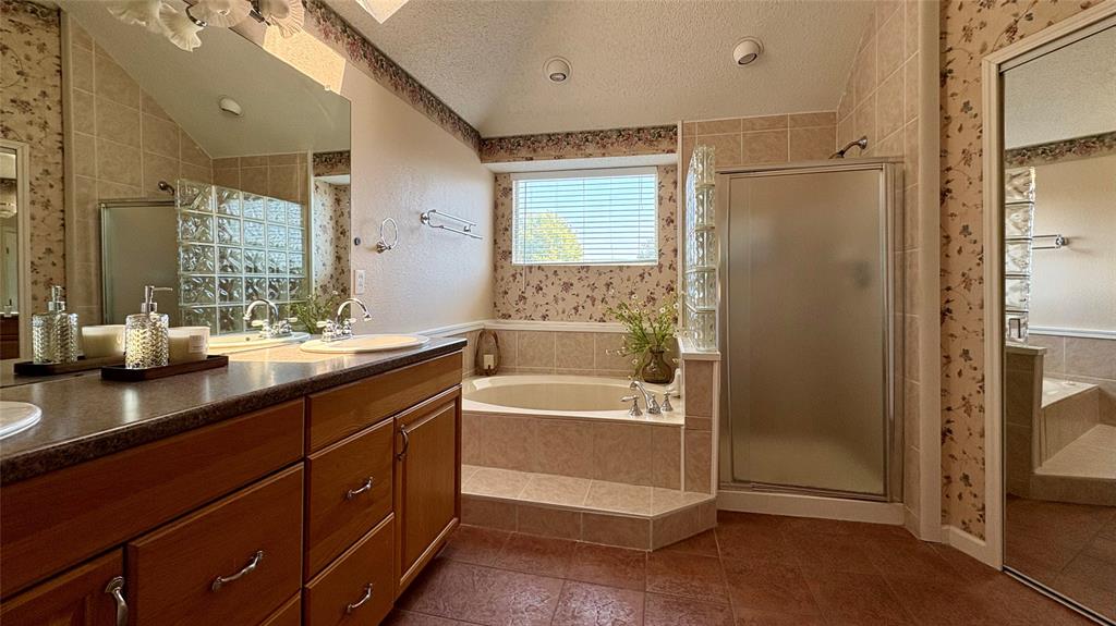 805 Fall Drive Property Photo 16