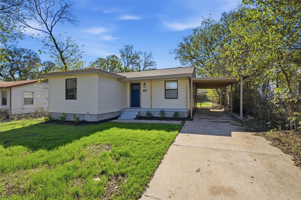 204 E Fowler Avenue Property Photo 1