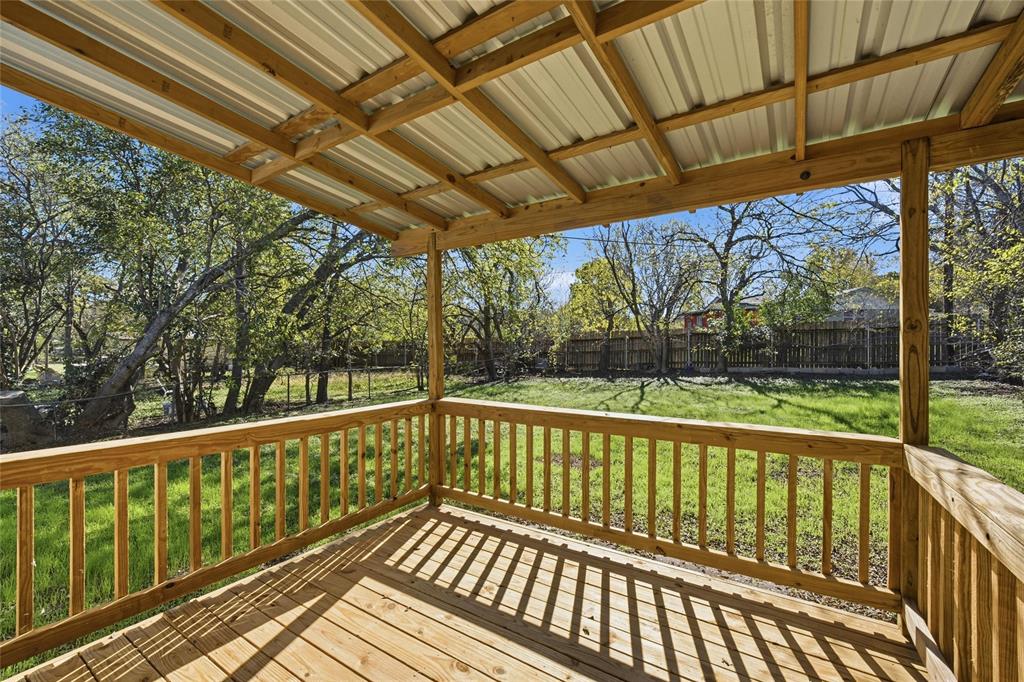 204 E Fowler Avenue Property Photo 4