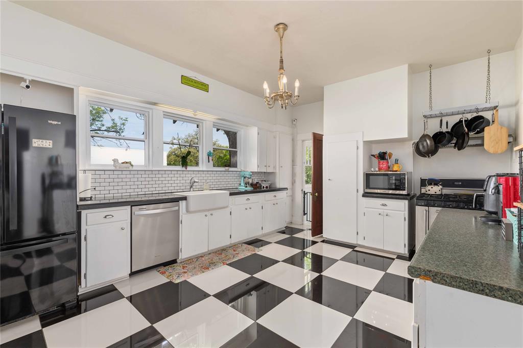 1700 Austin Avenue Property Photo 10