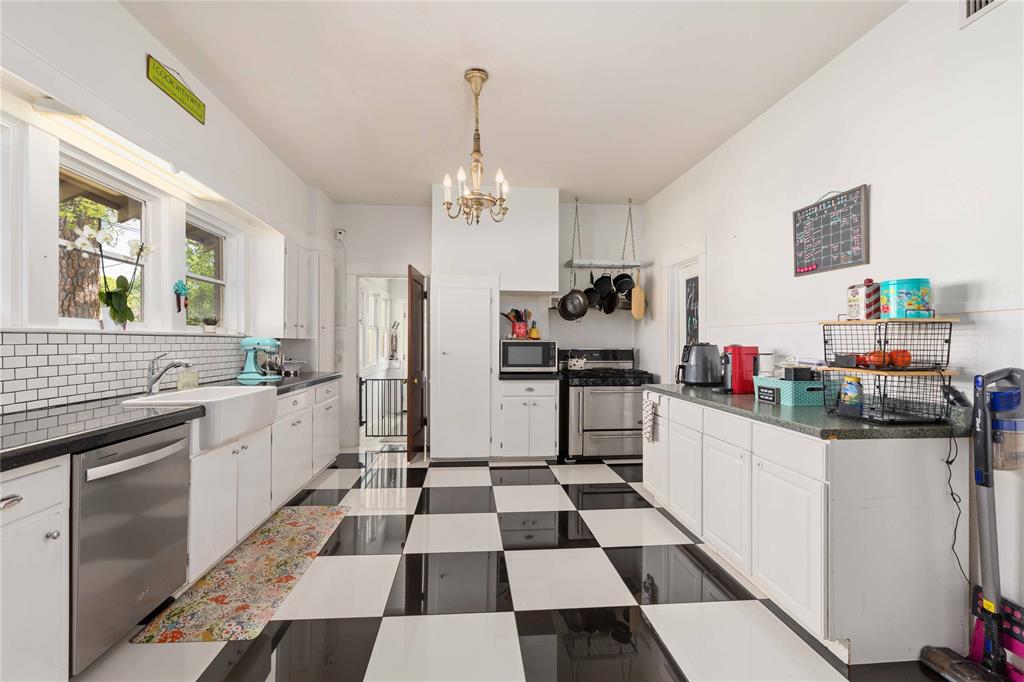1700 Austin Avenue Property Photo 11