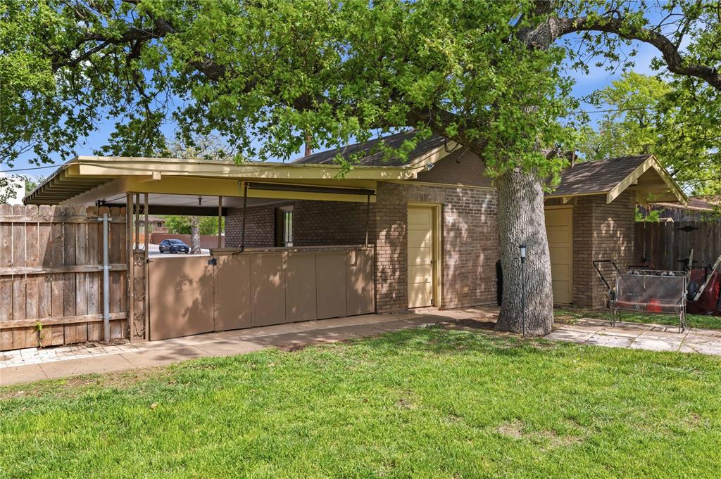 1700 Austin Avenue Property Photo 32