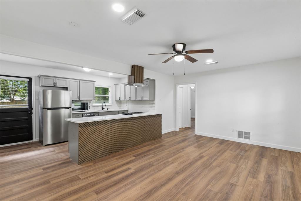 1540 Murray Drive Property Photo 3