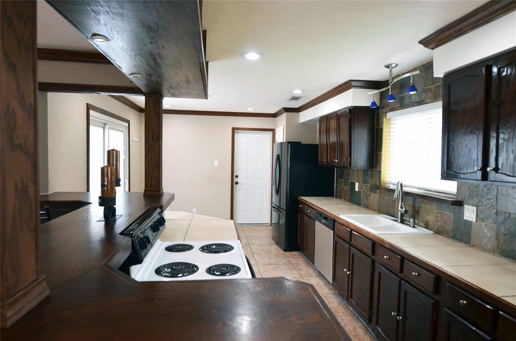 2406 Redbrook Court Property Photo 2