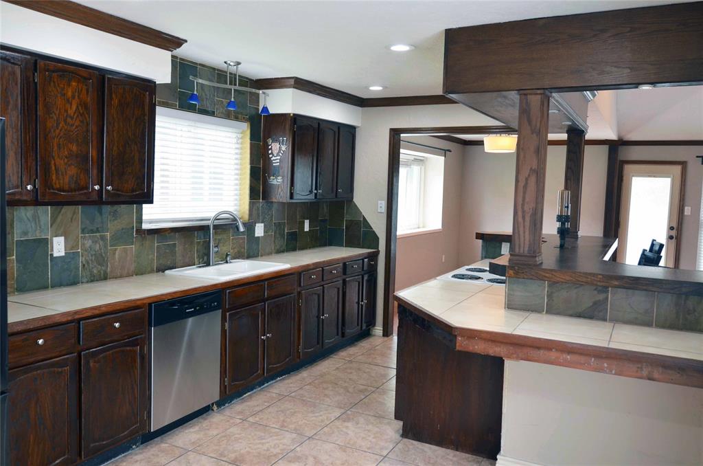 2406 Redbrook Court Property Photo 5