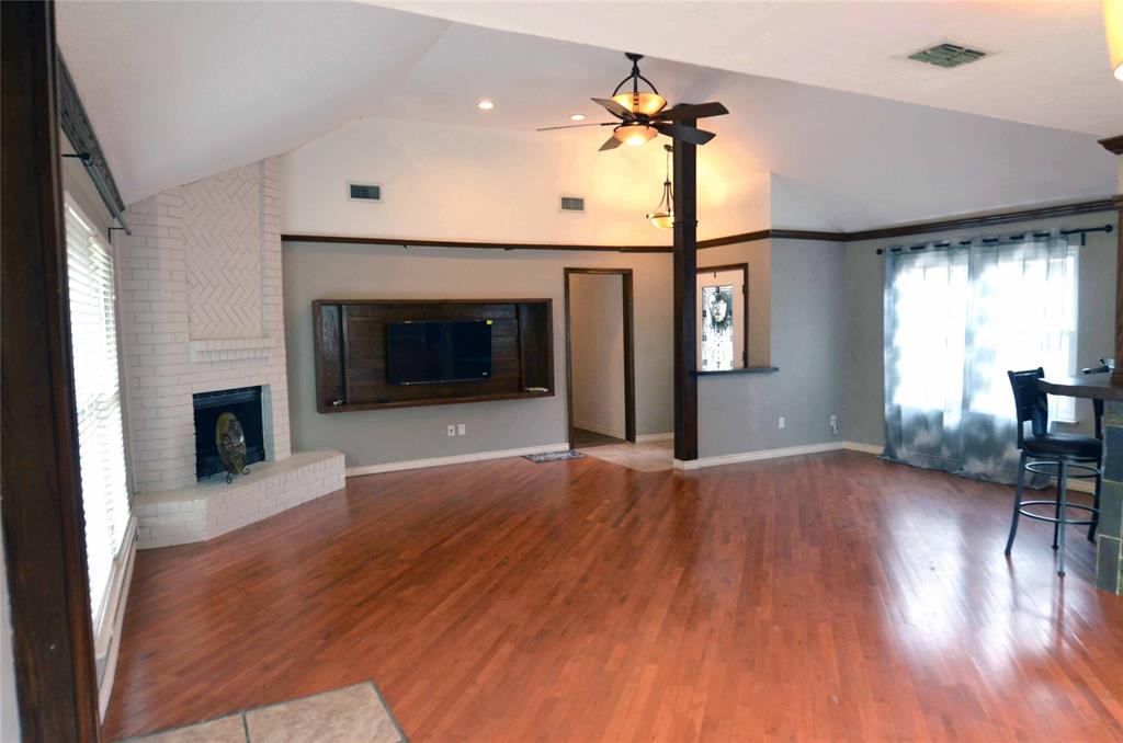 2406 Redbrook Court Property Photo 7