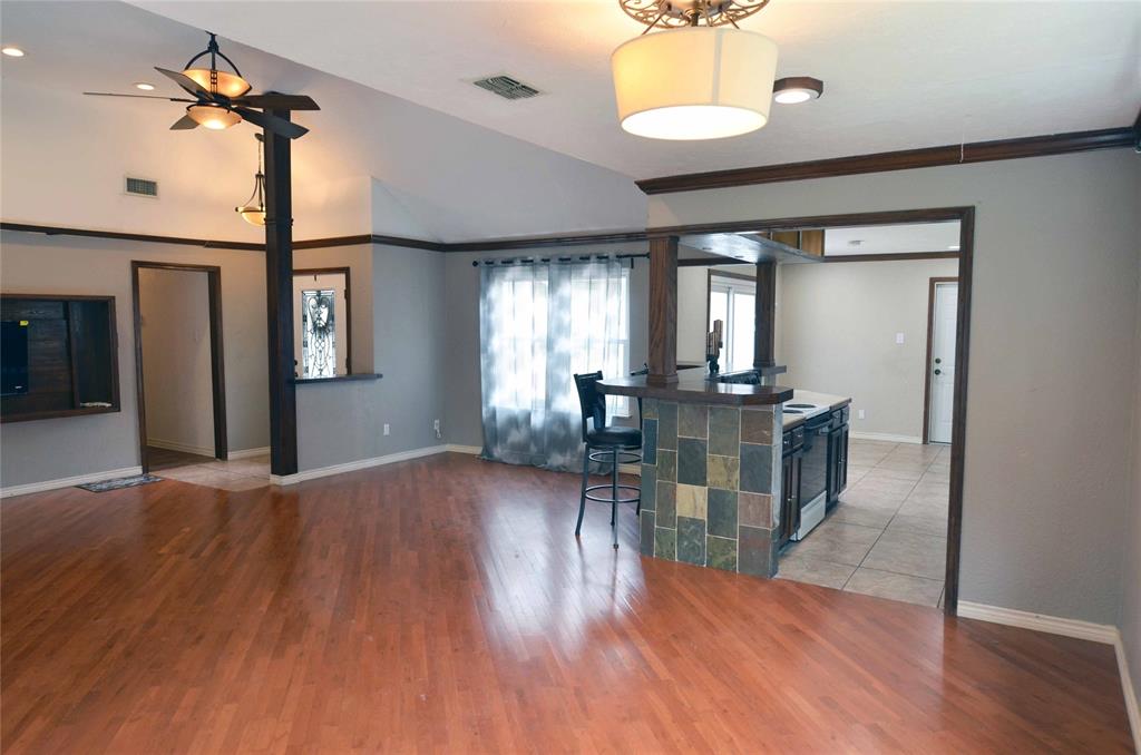 2406 Redbrook Court Property Photo 8