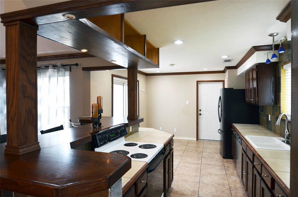 2406 Redbrook Court Property Photo 9