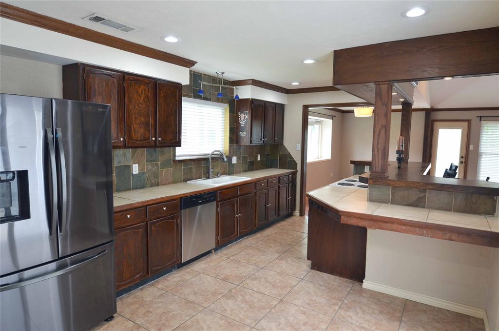 2406 Redbrook Court Property Photo 10