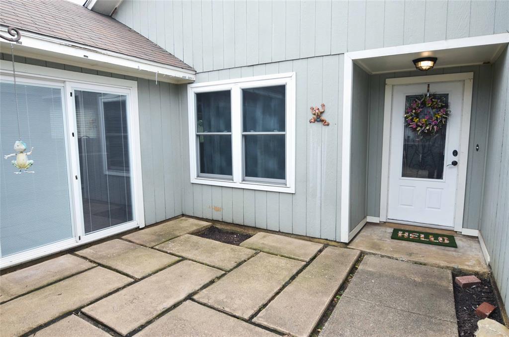 2406 Redbrook Court Property Photo 12