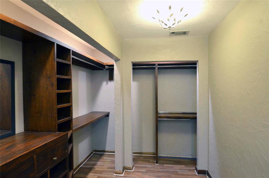 2406 Redbrook Court Property Photo 21