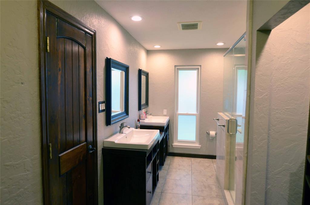 2406 Redbrook Court Property Photo 22