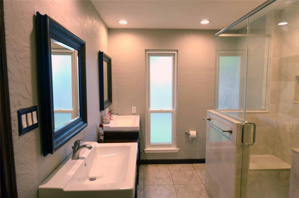 2406 Redbrook Court Property Photo 23